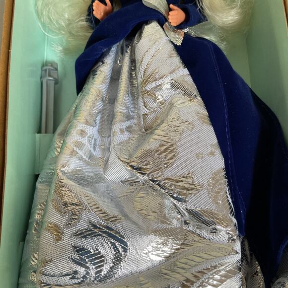Barbie Winter Velvet Special Edition Avon Exclusive 1995 First in Series NIB - Picture 5 of 12